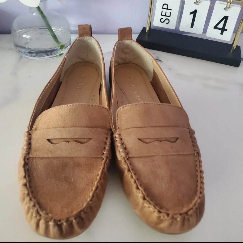 Madden Girl Tan Suede Moccasins "Cay" Size 8